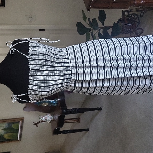 Summer Dress - Picture 2 of 4